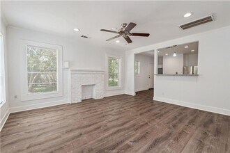 AUGUST PRE-LEASE!! Adorable 3/2 close to D in Bryan, TX - Building Photo - Building Photo