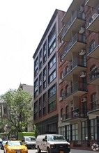 12 E 13th St in New York, NY - Building Photo - Building Photo