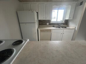 240 Jamil Rd in Columbia, SC - Building Photo - Building Photo