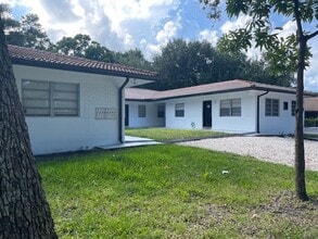 Edgewood Apartments LLC in Fort Lauderdale, FL - Building Photo - Interior Photo