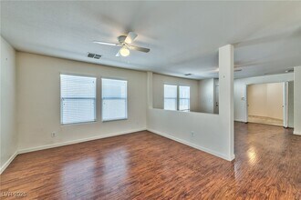 358 Silverado Pines Ave in Las Vegas, NV - Building Photo - Building Photo