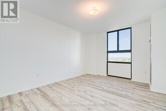 260 Seneca Hill Dr in Toronto, ON - Building Photo - Building Photo