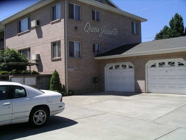 Queen Jeanette Apartments in Portland, OR - Building Photo - Building Photo