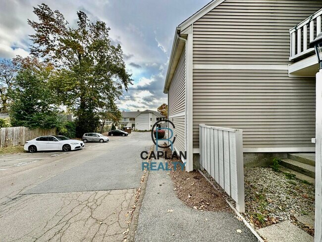 470 Whalley Ave, Unit V in New Haven, CT - Foto de edificio - Building Photo