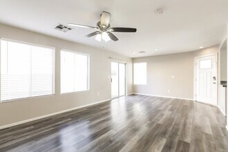 9450 Havasu Canyon Ave in Las Vegas, NV - Foto de edificio - Building Photo