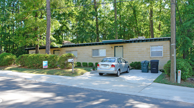 831-837 White Dr in Tallahassee, FL - Foto de edificio - Building Photo