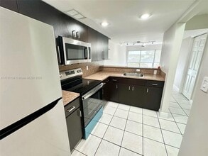 315 NW 109th Ave-Unit -211 in Miami, FL - Building Photo - Building Photo