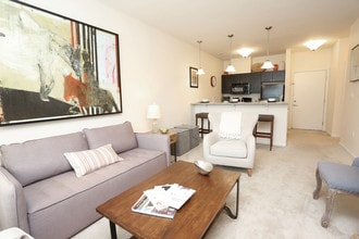 310 at Nulu Apartments in Louisville, KY - Foto de edificio - Interior Photo