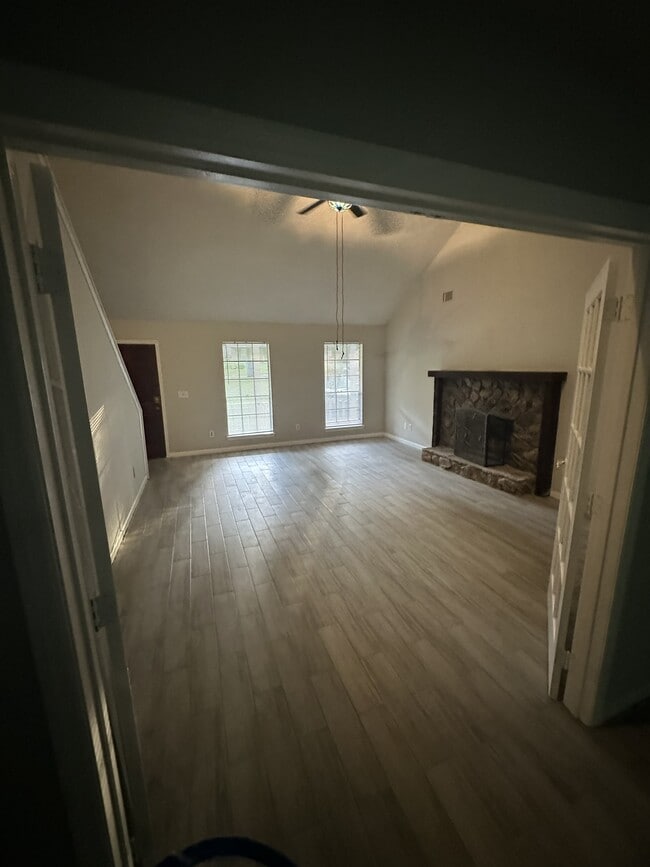 8406 Red Cedar Way in Riverdale, GA - Foto de edificio - Building Photo