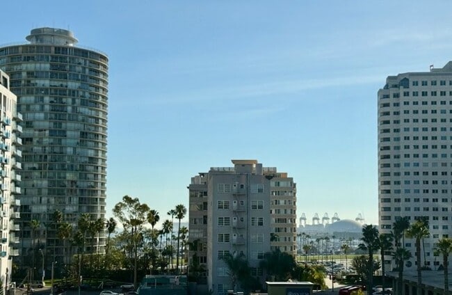 100 Atlantic Ave in Long Beach, CA - Building Photo - Building Photo