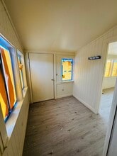 16203 Orange Ave in Paramount, CA - Foto de edificio - Building Photo