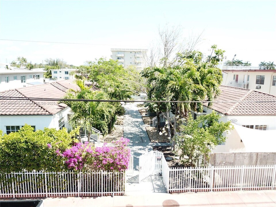 8335 Crespi Blvd in Miami, FL - Building Photo