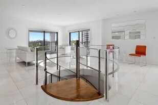 5415 Collins Ave in Miami Beach, FL - Building Photo