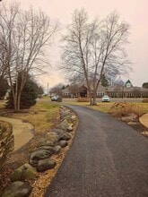 104 Clubhouse Ln, Unit Clubhouse in Oswego, IL - Foto de edificio - Building Photo