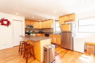 1433 W Oakdale Ave, Unit ch in Chicago, IL - Foto de edificio - Building Photo