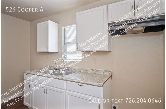 526 Cooper St in San Antonio, TX - Building Photo - Building Photo