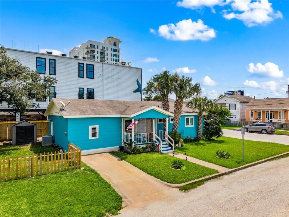 728 7th St in Galveston, TX - Building Photo