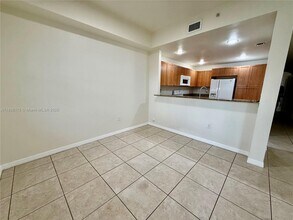10805 NW 89th Terrace in Doral, FL - Building Photo - Building Photo