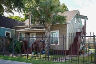 2812 Avenue M in Galveston, TX - Building Photo