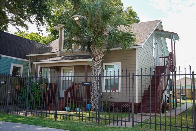 2812 Avenue M Ave in Galveston, TX - Foto de edificio - Building Photo