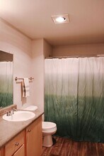 16936 SE Powell Blvd-Unit -64 in Portland, OR - Building Photo - Building Photo