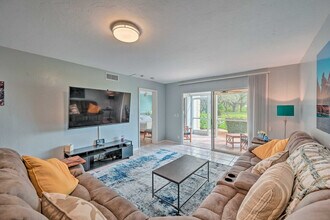 320 Horse Creek Dr in Naples, FL - Foto de edificio - Building Photo