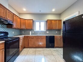 37 Lowden Ave, Unit 1 in Somerville, MA - Building Photo