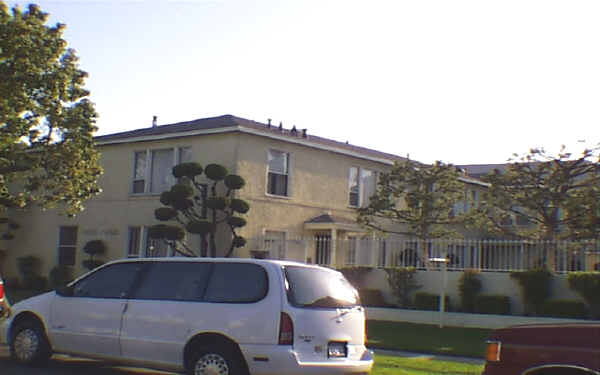 4549 N Banner Dr in Long Beach, CA - Building Photo