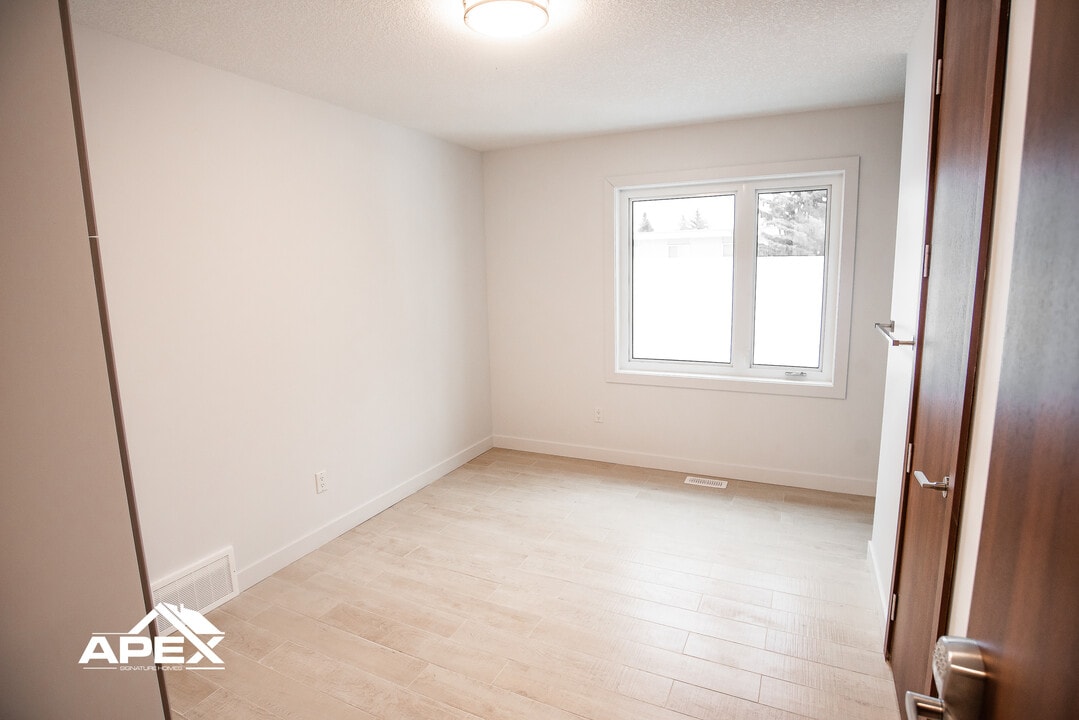 10708-10785 85 Ave in Edmonton, AB - Building Photo