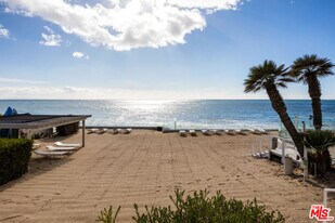 22548 Pacific Coast Hwy in Malibu, CA - Building Photo