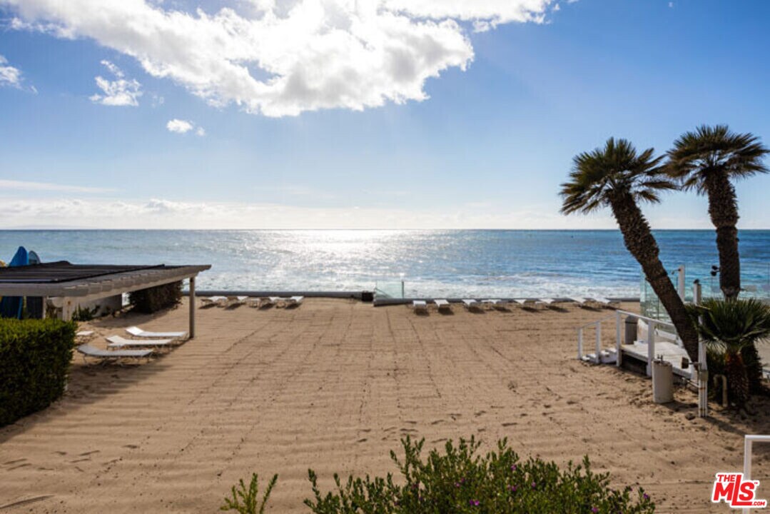 22548 Pacific Coast Hwy in Malibu, CA - Building Photo