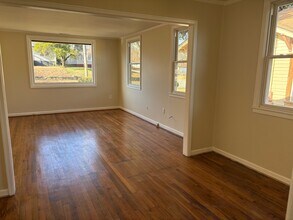 2203 S Benbow Rd in Greensboro, NC - Building Photo - Building Photo