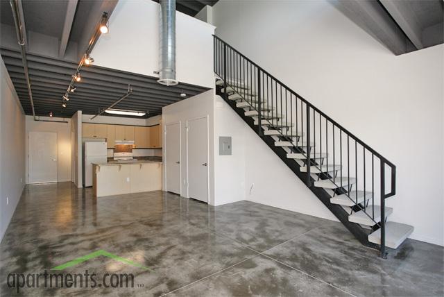 Iron Bird Lofts in Fresno, CA - Foto de edificio