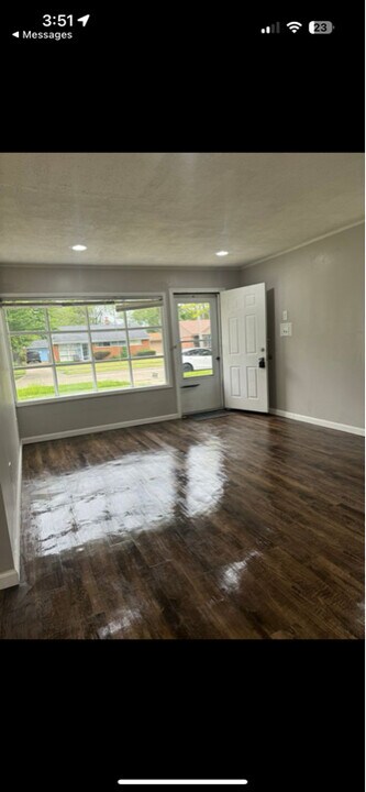 11175 Edgemont Ave in Warren, MI - Building Photo