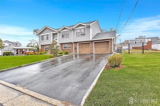 118 Arlington Ave in South Plainfield, NJ - Building Photo - Building Photo