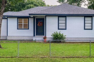 503 Carrell St in Tomball, TX - Building Photo - Building Photo