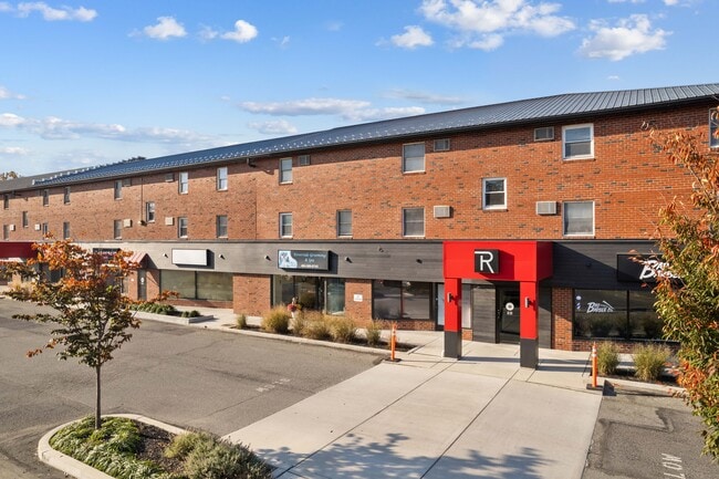 Riveredge Square Apartments