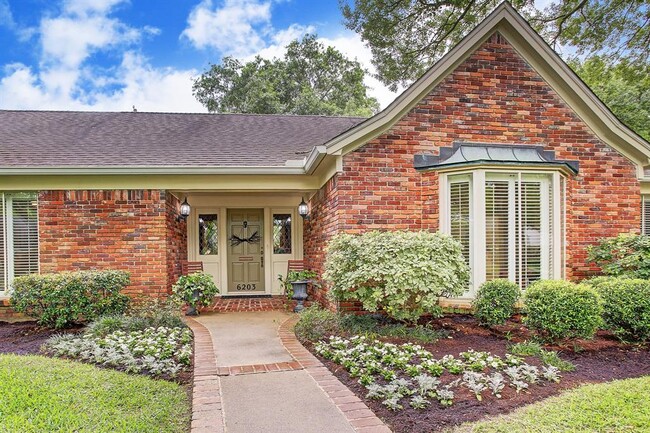 6203 Valley Forge Dr in Houston, TX - Foto de edificio - Building Photo