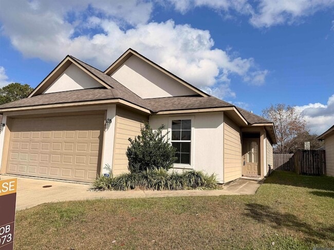 14013 Stone Gate Dr in Baton Rouge, LA - Building Photo - Building Photo