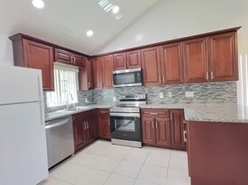 2652 Riverside Dr in Coral Springs, FL - Building Photo