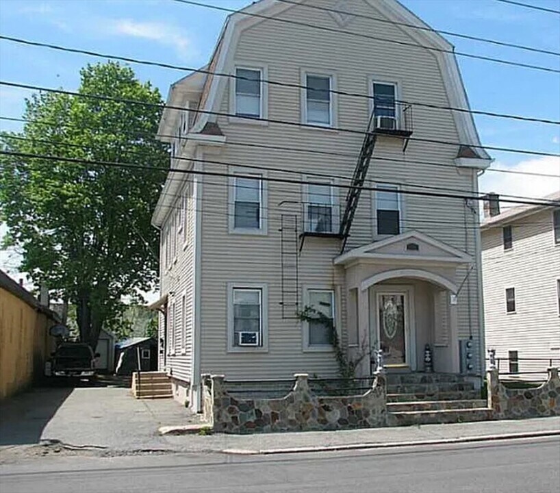 522 York Ave in Pawtucket, RI - Building Photo