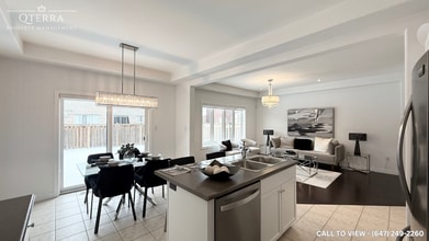 71 Chamomile Dr in Hamilton, ON - Building Photo - Building Photo