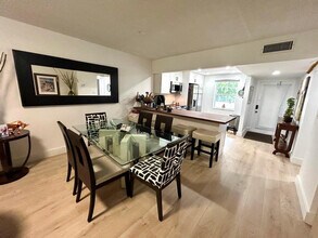 1050 Country Club Dr in Margate, FL - Building Photo - Building Photo