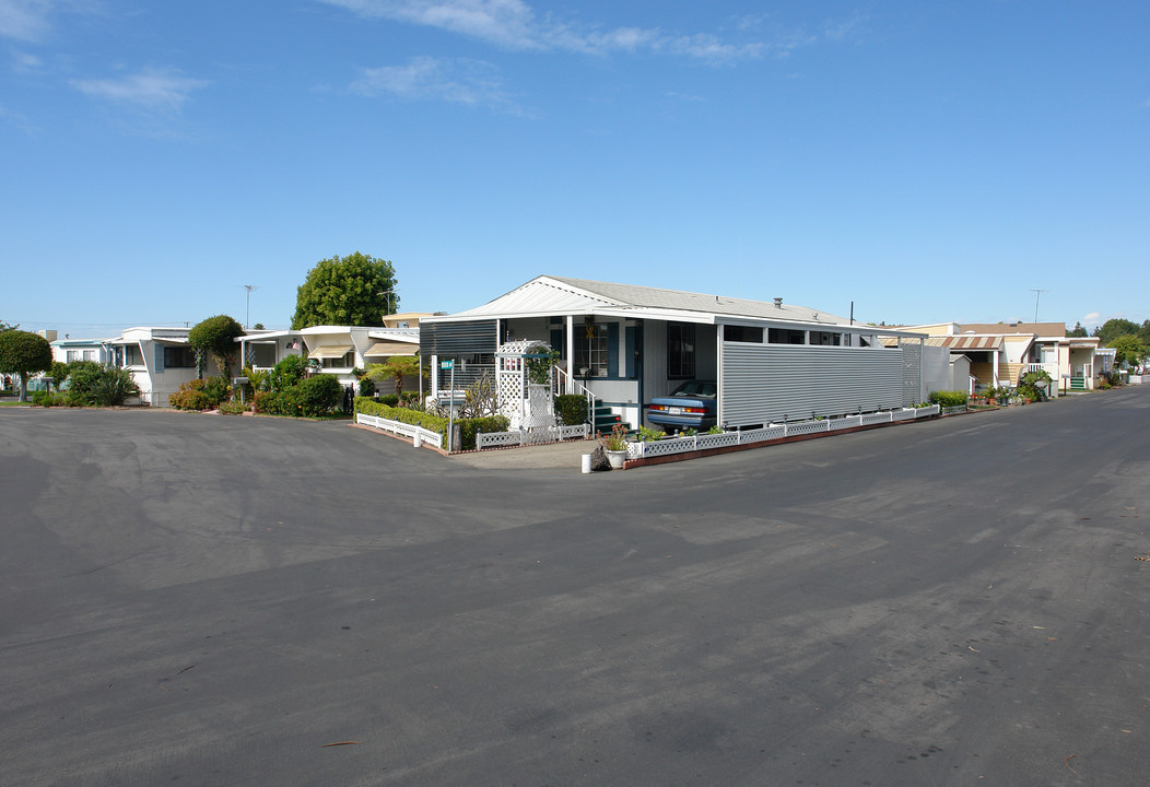 2177 E Pleasant Valley Rd in Oxnard, CA - Foto de edificio