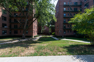 Riverdale Gardens in Bronx, NY - Building Photo - Building Photo