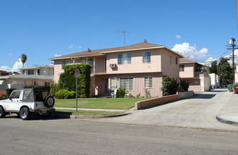 1357 Orange Grove Ave in Glendale, CA - Building Photo - Building Photo