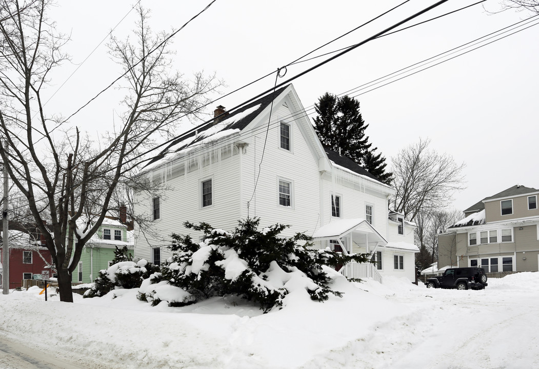23 Saunders St in Portland, ME - Foto de edificio
