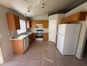 2526 N Iris Pl in Boise, ID - Building Photo - Building Photo