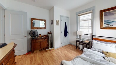 7 Dexter St, Unit 9 in Waltham, MA - Foto de edificio - Building Photo