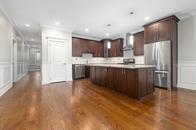 1322 W Grand Ave, Unit 2 in Chicago, IL - Building Photo - Building Photo